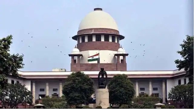 सुप्रीम कोर्ट पहुंचा हत्या का 20 साल पुराना मामला, उम्रकैद पाए कैदी ने किया अपराध के समय नाबालिग होने का दावा 1 332