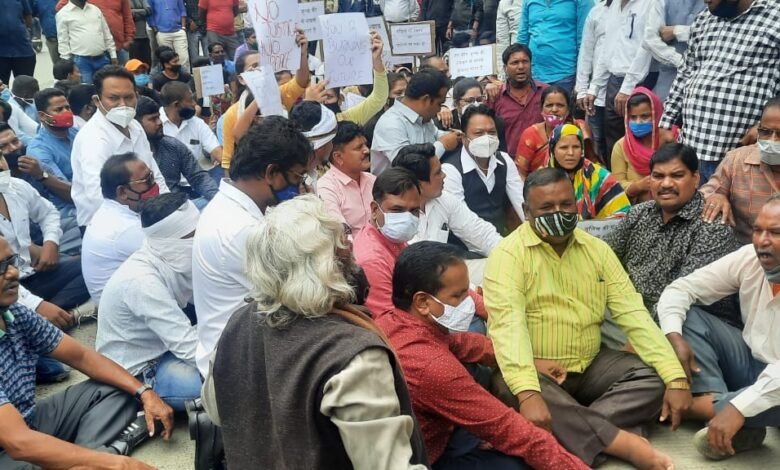 गोराबाजार थाने का घेराव: अयप्पा स्कूल शिक्षिका के खिलाफ सड़क में दिखा गुस्सा 1 WhatsApp Image 2021 08 02 at 13.20.00