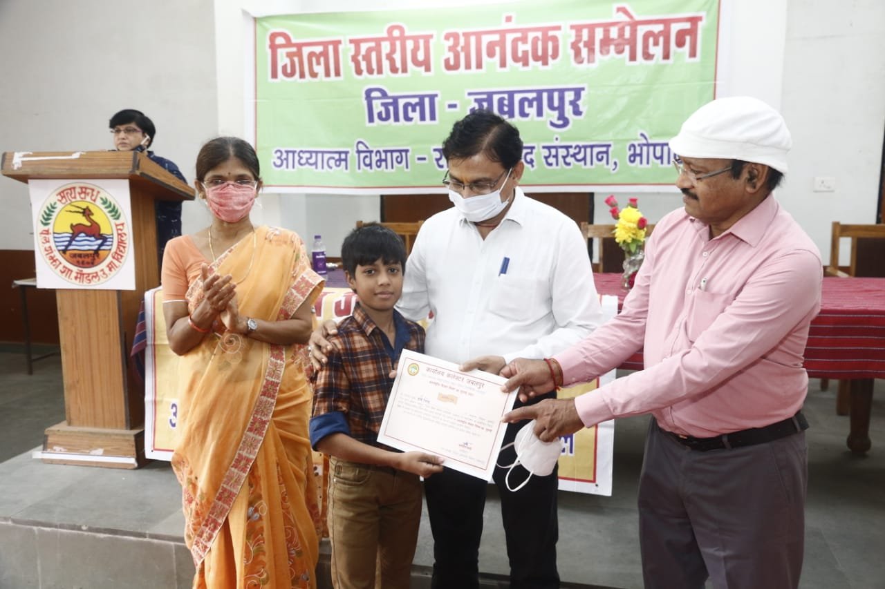 अंतरराष्ट्रीय मित्रता दिवस का आयोजन : मित्रता हो तो कृष्ण- सुदामा के जैसे: डीईओ श्री सोनी 3 WhatsApp Image 2021 08 04 at 17.15.31