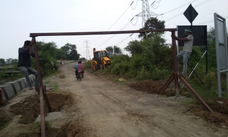 यशभारत की खबर का असर : जिम्मेदारों ने ली सुध, नहर की रोड पर लगाये क्रॉस बेरियर 1 WhatsApp Image 2021 08 19 at 11.45.03 AM
