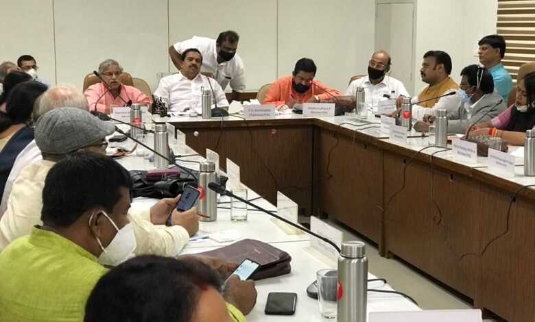 दिल्ली के रेल भवन में जबलपुर यात्रियों के मुद्दे: सिहोरा , शहपुरा , गोटेगांव स्टेशनों में ट्रेनों के स्टॉपेज बढ़ाने की चर्चा पीएसी की बैठक में 1 WhatsApp Image 2021 08 19 at 14.04.15