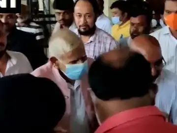 छत्तीसगढ़ CM के पिता अरेस्ट:नंद कुमार बघेल को आगरा से रायपुर लाई पुलिस, ब्राह्मणों पर विवादित टिप्पणी करने पर कोर्ट ने 14 दिन की न्यायिक हिरासत में भेजा 1 1631010353