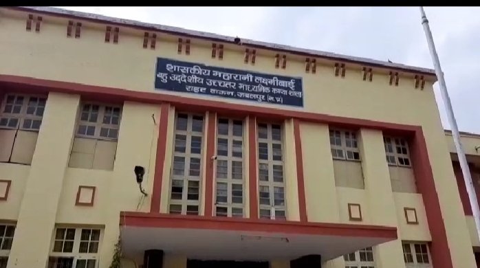 अब माध्यमिक स्कूल हुए गुलजार : पहले दिन कम रही बच्चों की उपस्थिति 1 WhatsApp Image 2021 09 01 at 1.29.37 PM