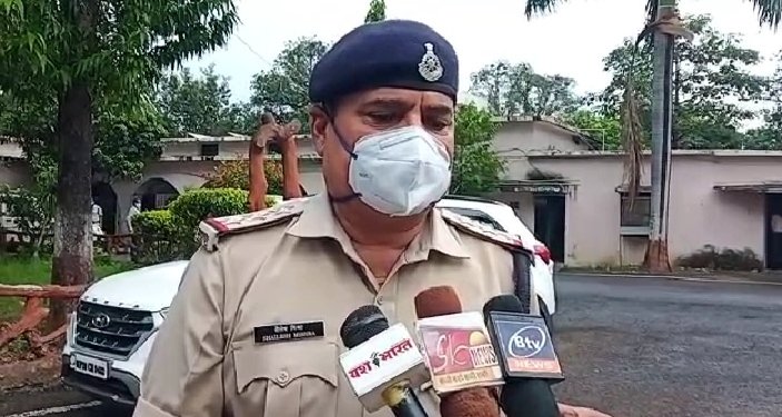 अधारताल में दो पक्षों में बवाल : चाकूबाजी और डंडे से हमला करने वाले 2 आरोपियों को पुलिस ने दबोचा 1 WhatsApp Image 2021 09 03 at 2.24.31 PM