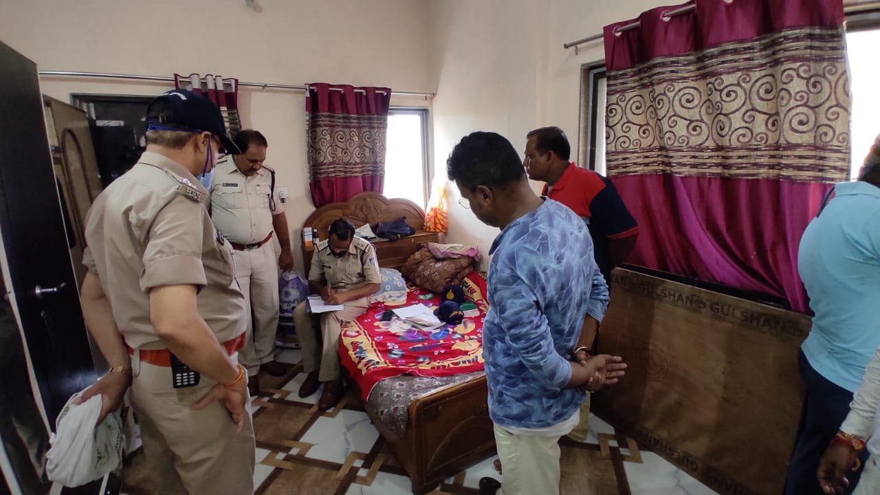अधारताल में हथोड़ा मारकर पत्नी की नृशंस हत्या : रातभर होता रहा दोनों में झगड़ा, सुबह पड़ी मिली खून से लथपथ लाश 2 WhatsApp Image 2021 09 06 at 1.52.38 PM