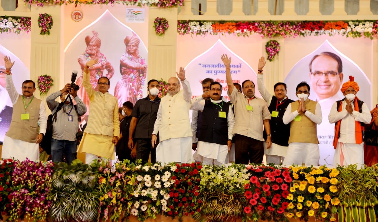 यश भारत गृहमंत्री अमित शाह लाइव : गैरीसन ग्राउंड पहुंचे, अमर शहीदों के छायाचित्रों पर पुष्पहार भेंटकर दी श्रद्धांजलि 2 WhatsApp Image 2021 09 18 at 12.47.26 PM