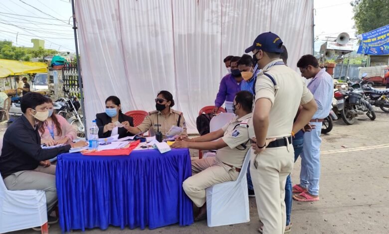 धनवंतरी नगर चौराहे पर लगी मोबाइल कोर्ट: तहसीलदार से बात कर लो...उनकी गाड़ी है, किसी से कोई बात नहीं करनी 1 WhatsApp Image 2021 09 21 at 13.40.11 2