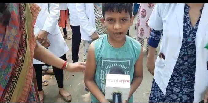 उमरिया के गरीब बच्चे की मेडिकल में हुई जटिल सर्जरी : मिला सुनने का वरदान , परिजन मान बैठे थे हार, पांच लाख का यंत्र लगाकर दिया नवजीवन 1 WhatsApp Image 2021 09 24 at 12.39.57 PM 1