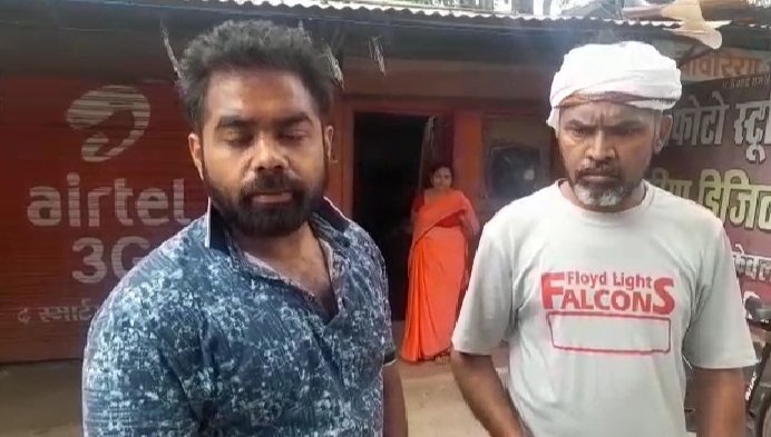 आर्मी भर्ती निरस्त को लेकर युवाओं की हुडदंग: घरों में बरसाए पत्थर, महिला को जान बचाकर भागना पड़ा 3 WhatsApp Image 2021 09 28 at 12.12.56