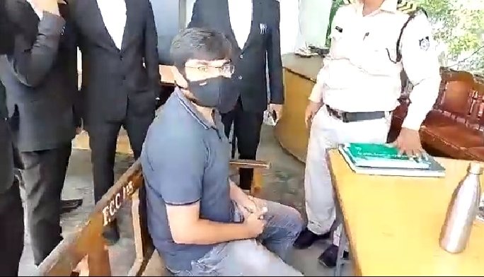 अभाविप का पूर्व महामंत्री शुभम गोंटिया गिरफ्तार : दुराचार के मामले में थाने में है मामला दर्ज, 5 हजार का इनाम था घोषित 1 WhatsApp Image 2021 09 29 at 1.05.27 PM