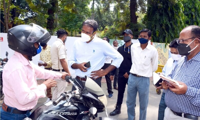 प्रशासनिक व्यवस्था में कसावट लाने निगमायुक्त द्वारा कार्यालयों और परिसर का किया गया औचक निरीक्षण 1 WhatsApp Image 2021 09 30 at 20.30.25