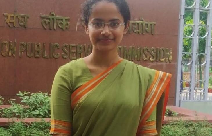 UPSC-2020 में भोपाल की जागृति दूसरे नंबर पर:पिता बोले- बेटी ने UPSC के लिए भेल में क्लास-1 पोस्ट की नौकरी छोड़ने की बात रात में कही, हां कहते ही सुबह इस्तीफा दे दिया 1 bhopal 2 1632493446