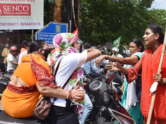 किसानों का भारत बंद : प्रदर्शन के दौरान दिल्ली-सिंघु बॉर्डर पर दिल का दौरा पड़ने से एक किसान की मौत 1 untitled 2021 09 27t151035767 1632735717