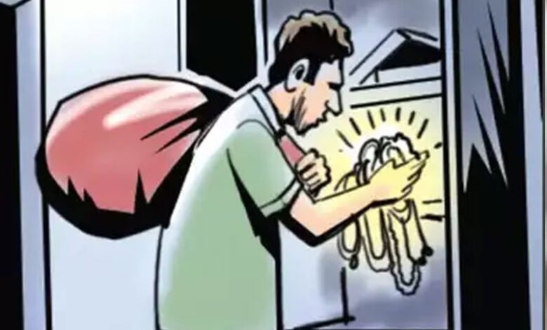 धनवंतरी नगर में खिड़की तोड़कर चोरी : दुकान से ले उड़े घी, पनीर, अगरबत्ती 1 15738993725dcfcc6c569323.37362370