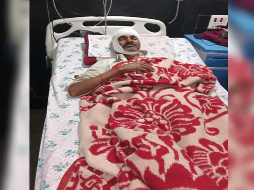किसान के सिर पर कुल्हाड़ी से हमला : सिर में कुल्हाड़ी लगी थी, आधा KM भागते हुए खेत से बाहर आया 1 1635157659