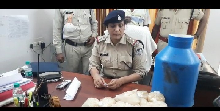 गोरखपुर में फेरी लगाकर बेंच रहा था नकली घी : पुलिस ने दबोचा, 15 किलो घी जब्त 1 WhatsApp Image 2021 10 09 at 3.56.02 PM