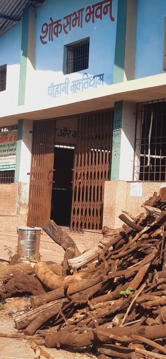 शमशान घाटों में अंतिम संस्कार के नाम पर लूट: रेट लिस्ट गायब, पत्थरों को बांट बनाकर लकड़ी की होती है तौल 2 WhatsApp Image 2021 10 16 at 11.59.02