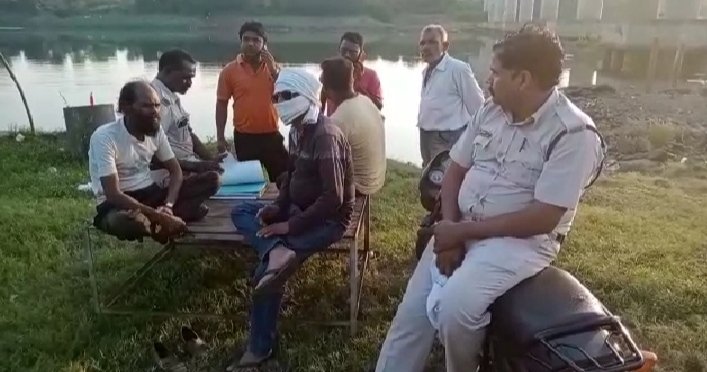 गौर के खिरहनी घाट में उतराता मिला प्रौढ़ का शव : नर्मदा दर्शन करते हुए सीढिय़ों से फिसल गया पैर 1 WhatsApp Image 2021 10 22 at 11.56.05 AM 1