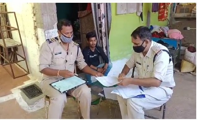 गढ़ा में चरित्र संदेह पर पत्नी को कुल्हाड़ी से काटा: मृत समझकर घर से निकला और झूल गया फांसी पर 3 WhatsApp Image 2021 10 22 at 12.48.22 3