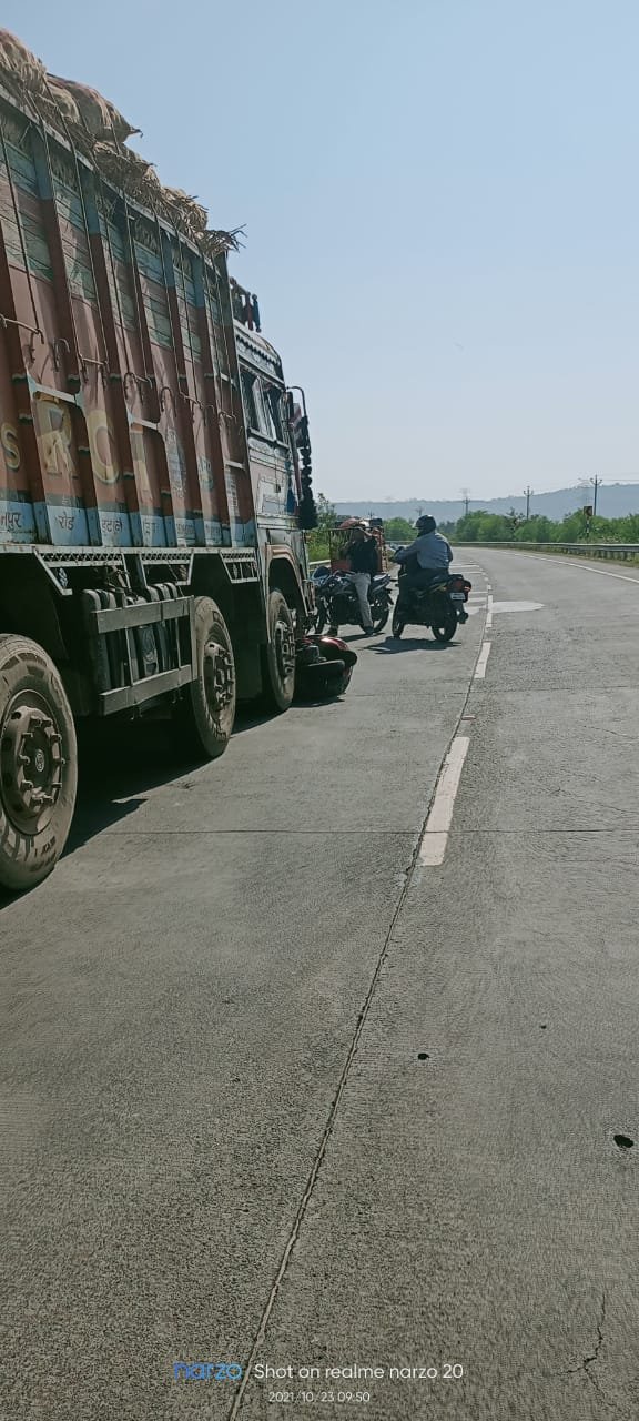 एनएच-30 में दर्दनाक सड़क हादसा: आलू लोड ट्रक ने स्कूटी सवार को कुचला, दोनों पैर घुटने से अलग हुए 2 WhatsApp Image 2021 10 23 at 10.17.01