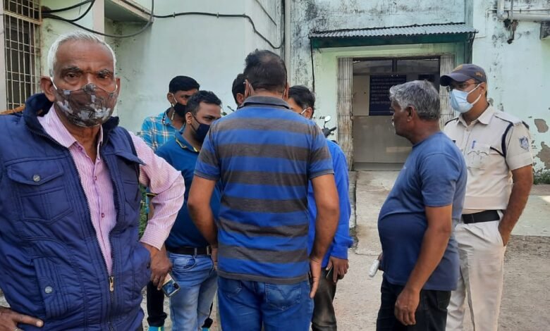 एमपीईबी की लापरवाही, वृद्ध की चली गई जान: हाईटेंशन लाइन हटाने का आवेदन दिया फिर भी नहीं चेता विभाग 1 WhatsApp Image 2021 10 23 at 12.16.11