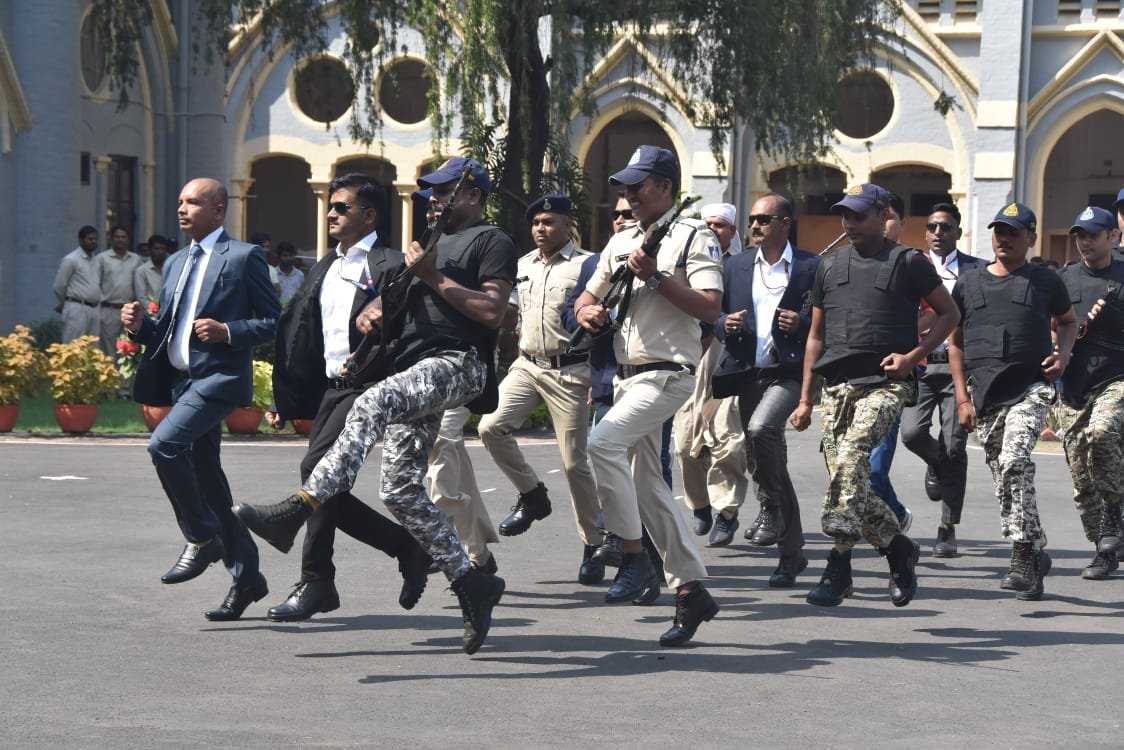हाईकोर्ट में व्हीआईपी सिक्योरिटी के बीच आतंकवादी घुस आए...पुलिस ने सम्हाली कमान 2 WhatsApp Image 2021 10 30 at 12.28.36 PM
