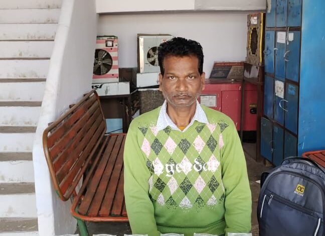 जबलपुर स्टेशन पर यात्री के बैग से मिले 30 लाख रुपए : मुंबई जाने के लिए पकड़ रहा था ट्रेन 1 WhatsApp Image 2021 10 31 at 11.47.00 AM