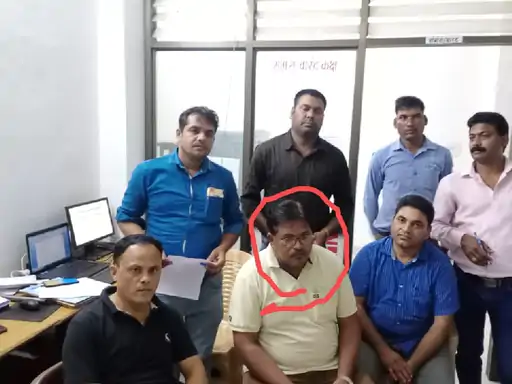 सागर में 20 हजार की रिश्वत लेते पटवारी पकड़ाया:प्लाट का नामांतरण और परिवारिक बटवारा कराने के एवज में मांग रहा था रिश्वत 1 lokayut 1 1633617836