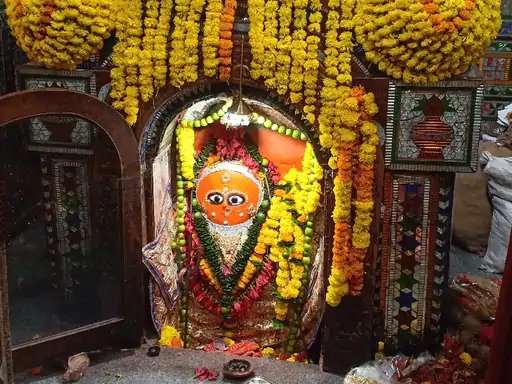 सागर में रानगिर धाम 3 रूपों में दर्शन देती हैं हरसिद्धि:मान्यता- माता सती की रान गिरी थी, इसलिए इस क्षेत्र का नाम रानगिर धाम पड़ा 1 mata1 1634134912
