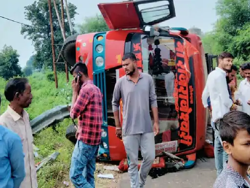 चरगवां गंगई बस दुर्घटना: बस का परमिट- चालक का लायसेंस निरस्त, एसपी के प्रतिवेदन में आरटीओ ने की कार्रवाई 1 new project 2021 10 26t134147453 1635236327
