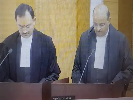 पुरुषेंद्र कौरव ने ली हाईकोर्ट जज की शपथ:महाधिवक्ता से हाईकोर्ट के जस्टिस बनने वाले पहले व्यक्ति, चीफ जस्टिस मोहम्मद रफीक ने दिलाई शपथ 1 new project 72 1633673722