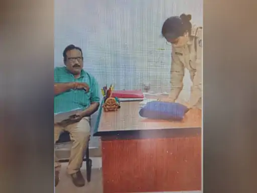 पूर्व वित्तमंत्री का पीए हूं खाते में 25 हजार ट्रंासफर कर दो, शाम को कार्यालय आकर ले जाना पैसे 1 new project 86 1634438020