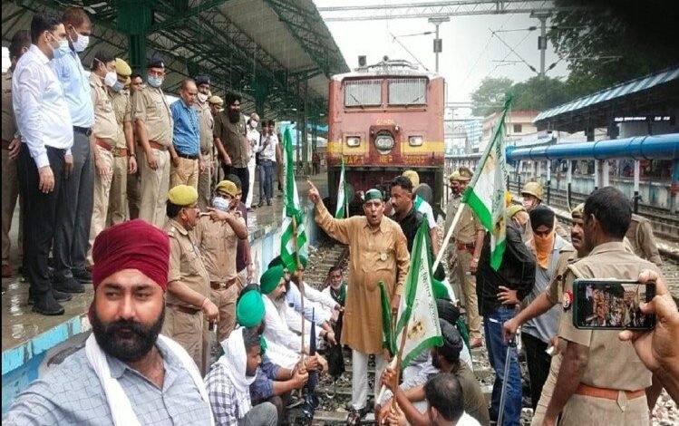 'रेल रोको' आंदोलन - उत्तर रेलवे की 60 से ज्यादा ट्रेनें प्रभावित, पंजाब-हरियाणा से लेकर यूपी, राजस्थान तक असर 1 rail roko andolan 1634549927