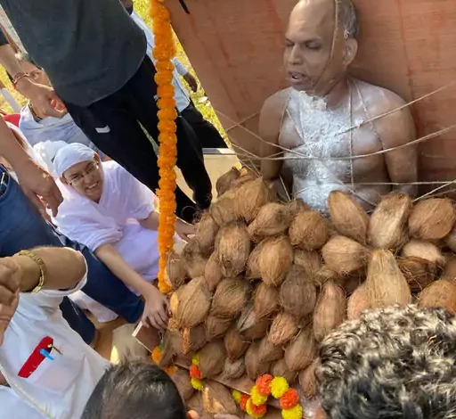 यात्रा के बाद जैन संत का अंतिम संस्कार : सागर से इंदौर आए परिवार को विश्वास नहीं हो रहा कि आचार्यश्री ने आत्महत्या जैसा कदम उठाया 1 whatsapp image 2021 10 31 at 100212 am 1635656897