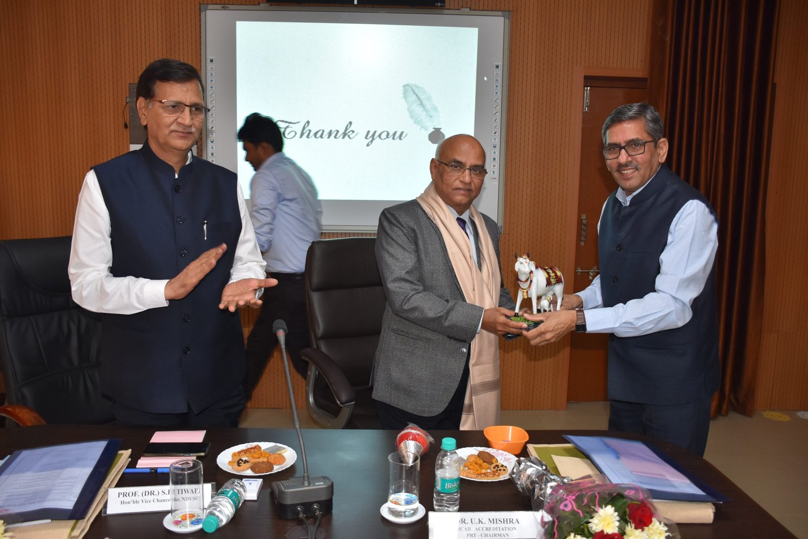 वेटरनरी कॉलेजों को परखने आइसीएआर टीम का दौरा: महू में निरीक्षण शुरू, मापदण्ड पर खरे नहीं उतरे तो जाएगी मान्यता 2 11 1 scaled