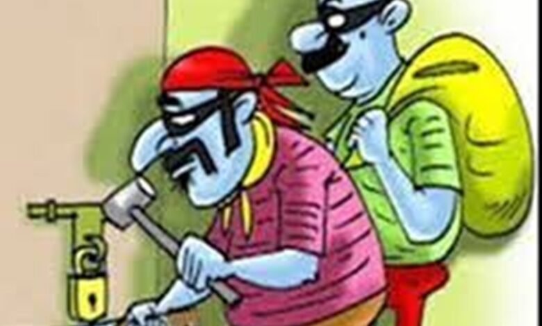 शराब दुकान व टपरे के टूटे ताले : 10 हजार की नगदी, 3 शराब की वॉटल ले उड़े चोर 1 21 07 2021 chori