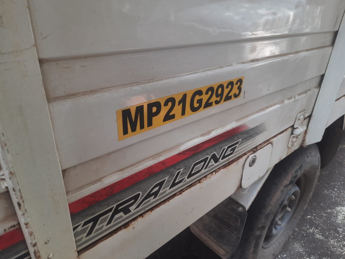 नरसिंहपुर की शराब जबलपुर में पकड़ी : मिनी ट्रक में धान के भूसे के साथ लोड कर, तस्कर ला रहे थे 9 लाख की अंग्रेजी शराब 2 WhatsApp Image 2021 11 10 at 11.57.44 AM 1