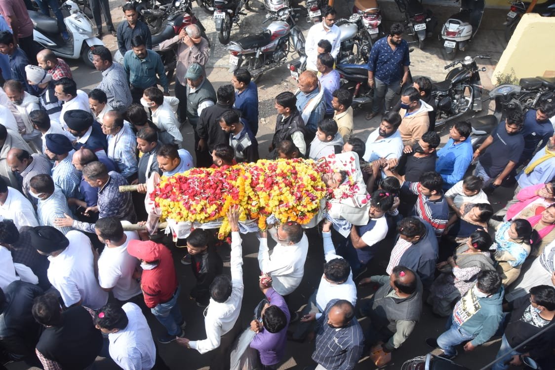 विभु....तुम हमेशा जिंदा रहोगे... : नम आंखों से बेटे को दी अंतिम विदाई 3 WhatsApp Image 2021 11 12 at 11.31.10 AM