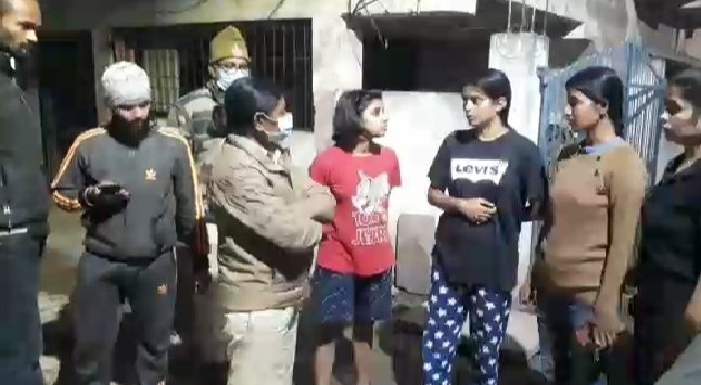 विजय नगर में कुत्ते को मारी गोली : लायसेंसी पिस्टल से किए तीन फायर, भतीजे को छपट्टा मारा था, चाचा ने ले लिया बदला 1 WhatsApp Image 2021 11 15 at 12.26.49 PM