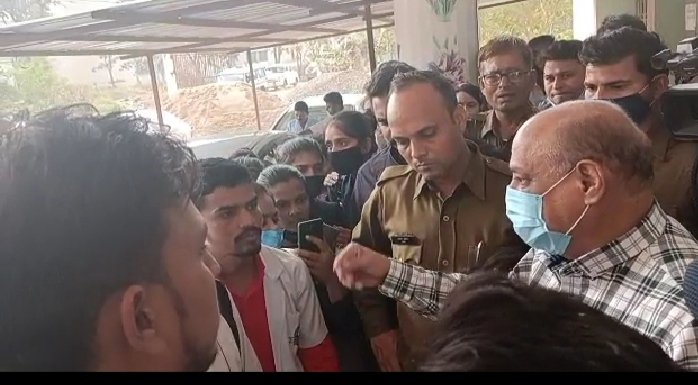 जनरल प्रमोशन की माँग : पैरामेडिकल छात्रों ने किया प्रदर्शन, कहा- यह हमारा हक हैं 1 WhatsApp Image 2021 11 17 at 5.23.37 PM
