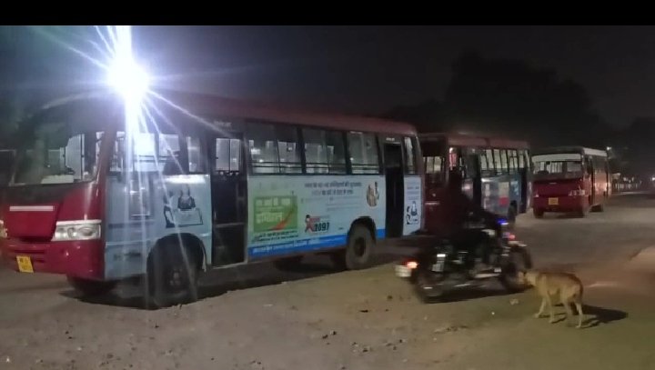अधारताल में मेट्रो बस चालक पर हमला : पत्थर मारकर तोड़ा शीशा, लामबंद हुए चालक, एफआईआर दर्ज 1 WhatsApp Image 2021 11 20 at 1.57.23 PM