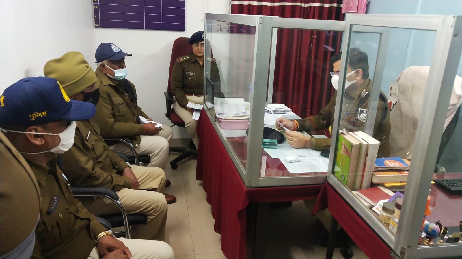 समाज के कमजोर वर्गों की शिकायतों पर तत्काल कार्रवाई करें: पुलिस कप्तान सिद्धार्थ बहुगुणा 2 WhatsApp Image 2021 11 26 at 10.23.20 AM