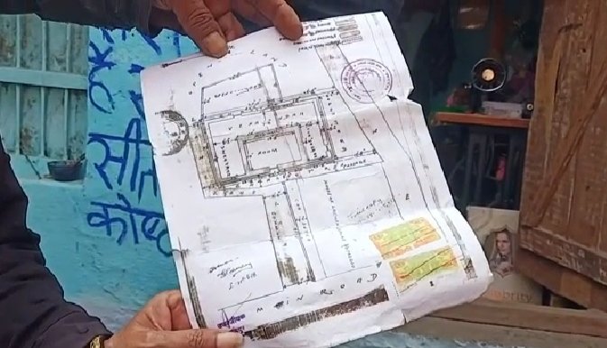 गढ़ा में अवैध मकान का हिस्सा तोड़ा : अतिक्रमणकारी का वर्षों से था कब्जा 2 WhatsApp Image 2021 11 26 at 3.51.45 PM