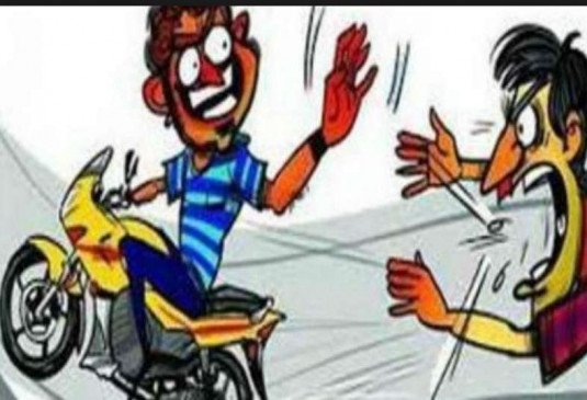 हनुमान मंदिर दानपेटी से रुपए, ट्यूबलाइट भी निकाल कर ले उड़े चोर 1 bike rider absconding with bag full of cash contract worker was returning with railway ticket collection 730X365