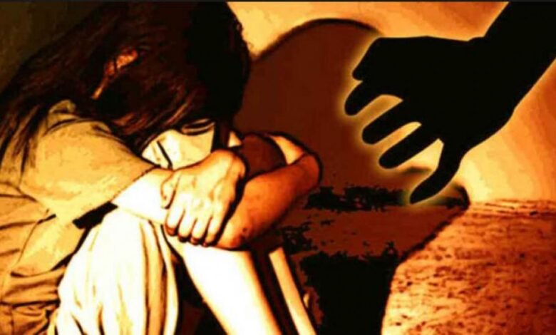 दो मासूम से रेप, दो आरोपी अरेस्ट : 10 महीने की बच्ची को घर के बाहर से उठाया, टाफी दिलाने के बहाने 6 साल की बच्ची से रेप 1 girl child rape sixteen nine