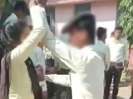 सागर के स्कूल में 11वीं की लड़की और लड़के में मारपीट, कमेंट करने पर हाथापाई 1 school 1636660333