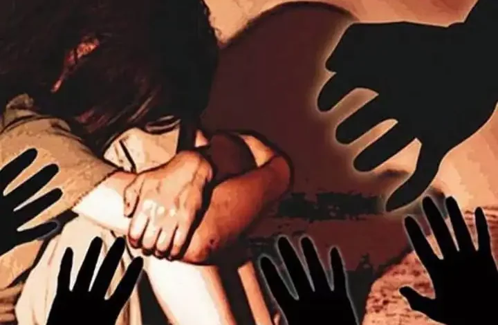 सैलून संचालक के प्यार में फंसी महिला : मिला धोखा 1 1362614e48dd3e754136ca897910e846 original