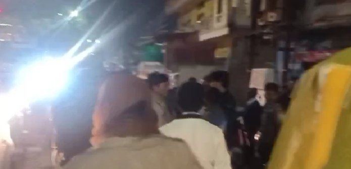 चालक ने बाइक सवारों के पैर में चढ़ा दिया ट्रक का पहिया : दो घायल 1 WhatsApp Image 2021 12 02 at 1.15.34 PM