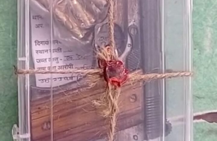 जबलपुर में कुख्यात गैंग के हथियार सप्लायर को पुलिस ने दबोचा : 17 जिंदा कारतूस एवं माउजर जब्त 1 WhatsApp Image 2021 12 06 at 2.03.29 PM