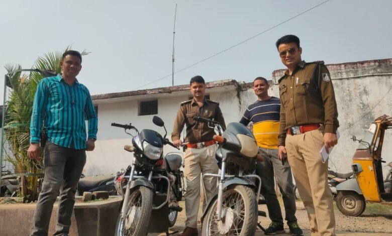 गढ़ा में चोरी की बाइक लेकर बेंचने निकले युवक को पुलिस ने दबोचा : दो बाइक बरामद, पूछताछ जारी 1 WhatsApp Image 2021 12 06 at 3.29.38 PM